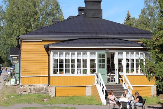 Majurska 4-01 Minna Kivisto.jpg