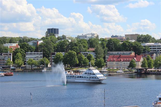 A cruiser in the Lappeenranta Kaupunginlahti.