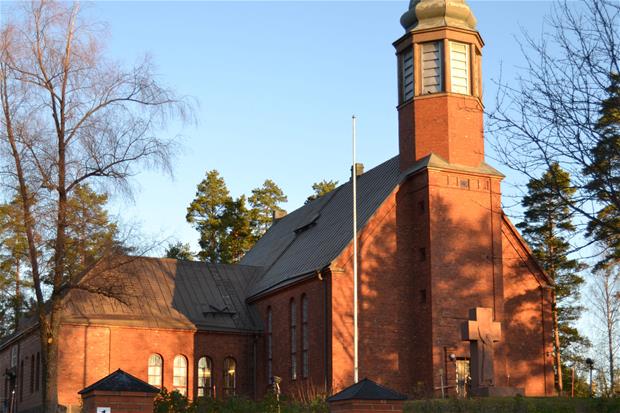 The Ylämaa Church in summer.