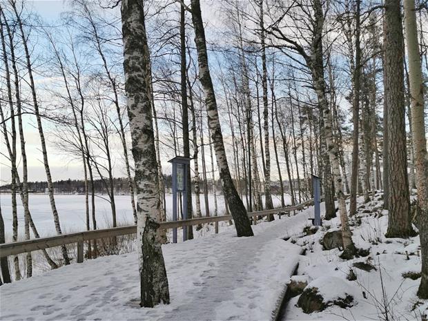 Rantaraitti talvella.