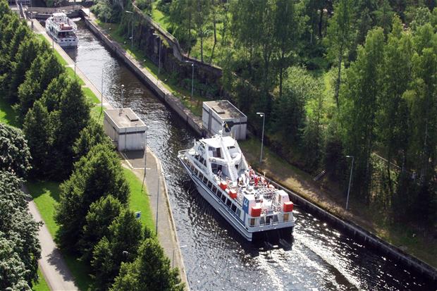 A cruiser in the Saimaa Canal.