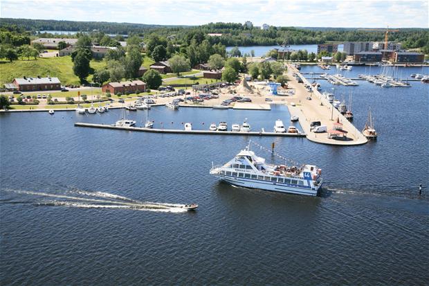 Risteilylaiva Lappeenrannan satamassa.