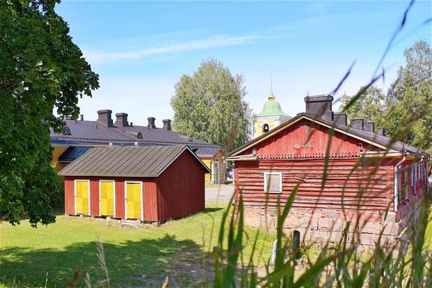 Linnoitus kesällä.jpeg