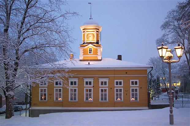 raatihuone talvella.jpg